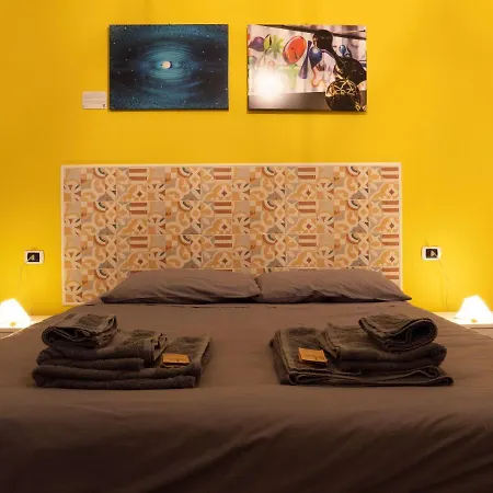 فندق مبيت وإفطار Cosmoneapolitan 4*