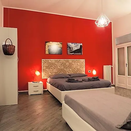 Cosmoneapolitan Nocleg ze śniadaniem 4*