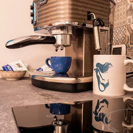 Cosmoneapolitan Bed & Breakfast