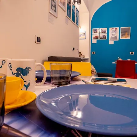 Cosmoneapolitan לינה וארוחת בוקר