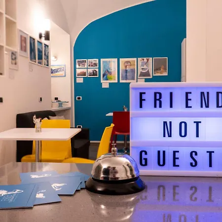 Cosmoneapolitan לינה וארוחת בוקר