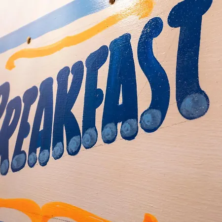 Couette-café Cosmoneapolitan 4*